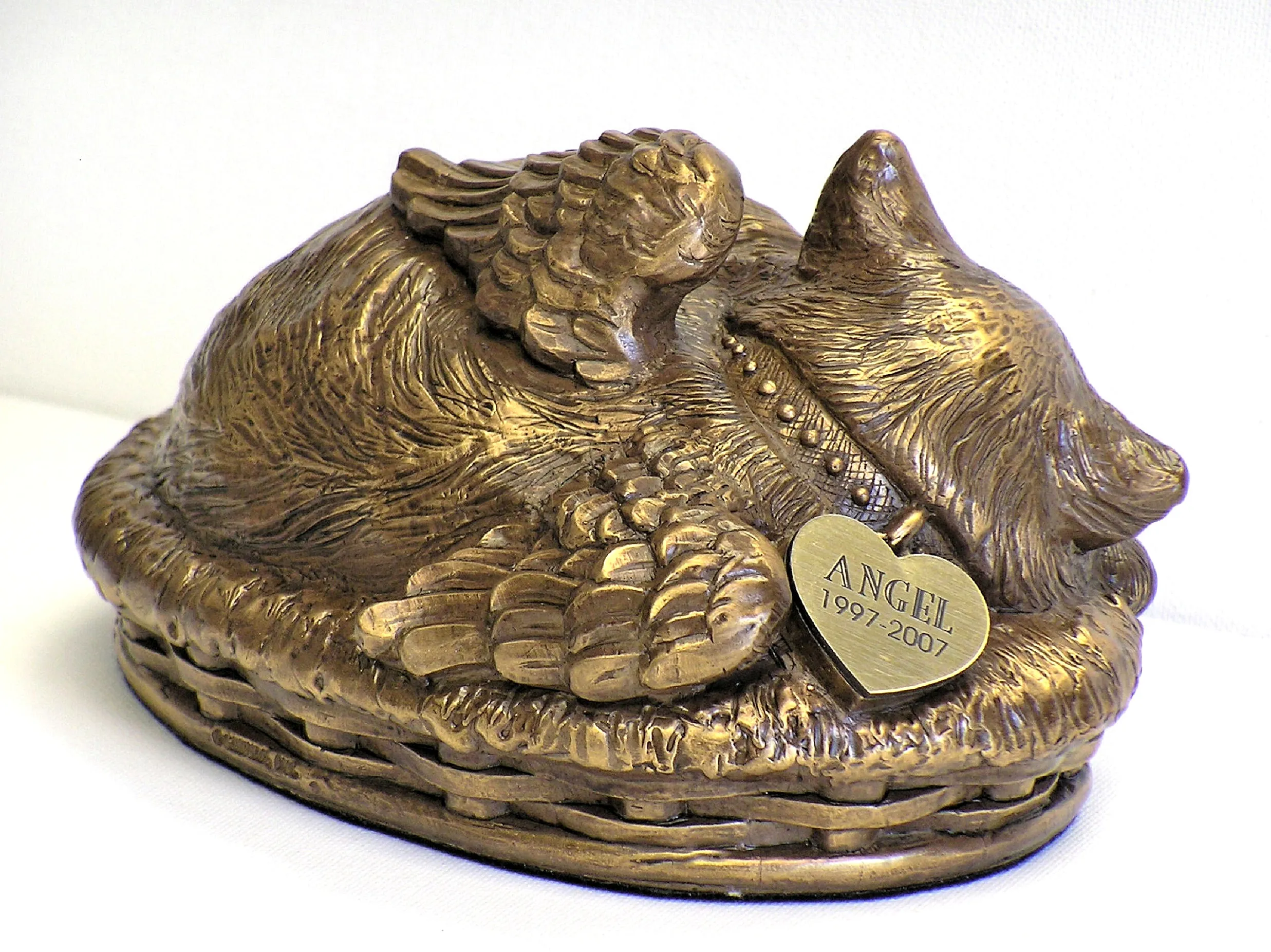 How to Pick the Right Kitty Urn for Your Pet’s Ashes